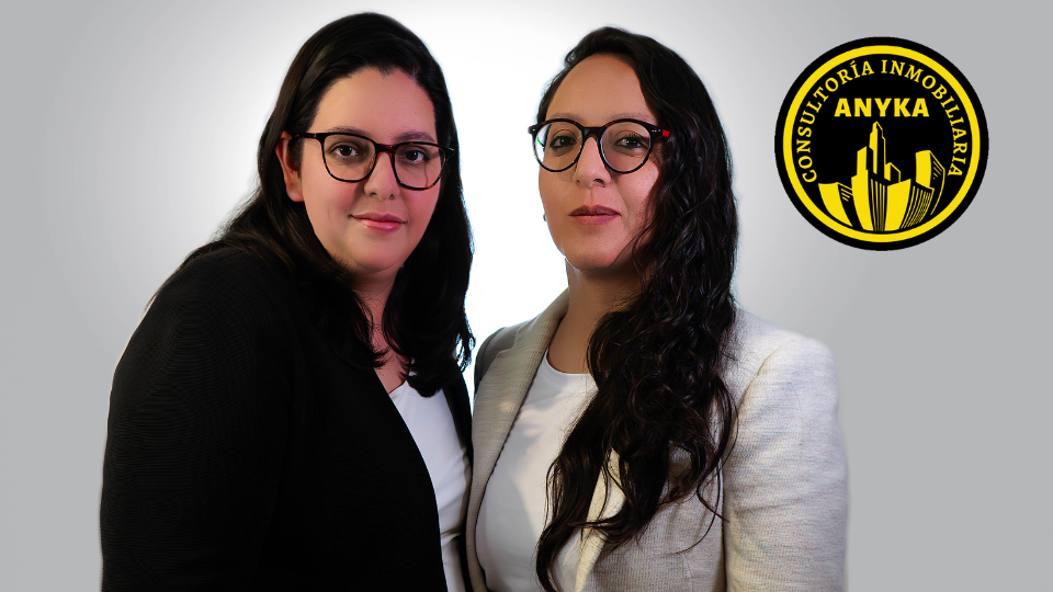 Karla Crespo y equipo de Anyka Consultoría Inmobiliaria